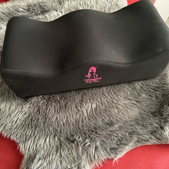 Bombshell BBL pillow never used - Picture 2 of 3
